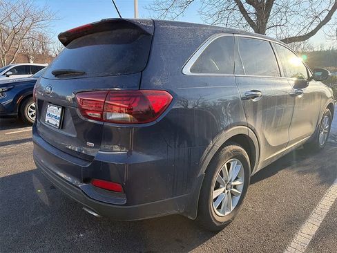 Used 2019 Kia Sorento LX image 4