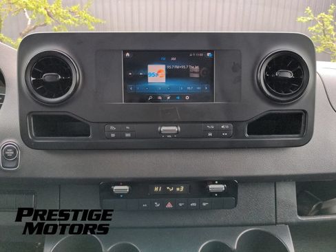 Used 2022 Mercedes-Benz Sprinter 2500 w/ Parking Package image 21