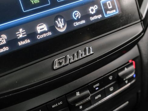 Used 2018 Maserati Ghibli S image 38