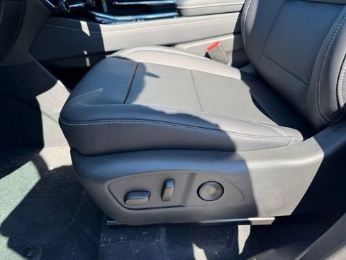 New 2026 Chevrolet Traverse LT w/ Driver Confidence Package FWD image 19
