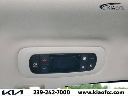 Used 2022 Chrysler Pacifica Limited FWD image 16