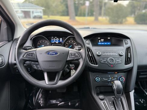 Used 2018 Ford Focus SE image 17