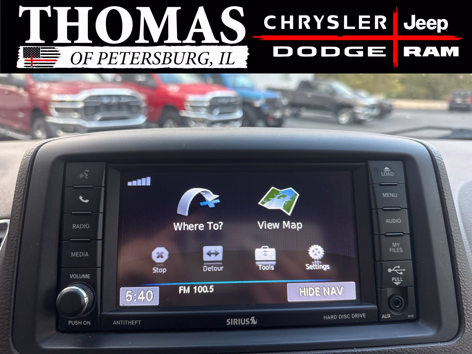 Used 2013 Chrysler Town & Country Touring-L FWD image 20