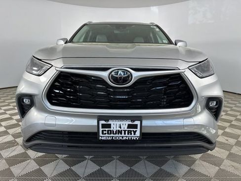 Used 2023 Toyota Highlander XLE AWD/4WD image 8