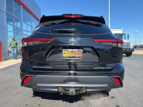 Used 2022 Toyota Highlander Limited image 6