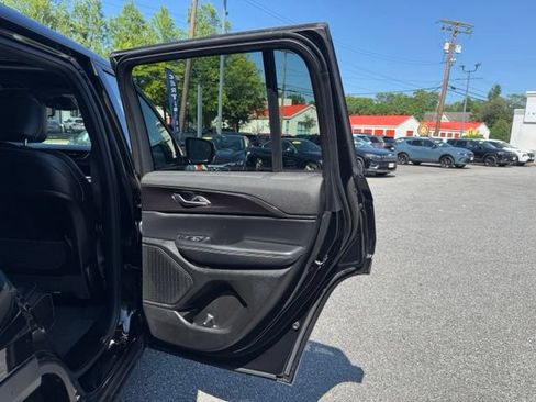 Used 2023 Jeep Grand Cherokee Altitude AWD/4WD image 22