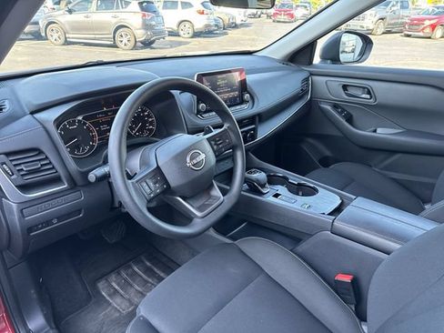 Used 2025 Nissan Rogue S FWD image 11