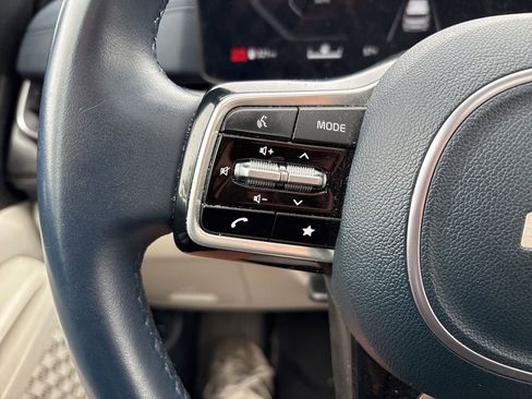 Used 2025 Kia Carnival SX FWD image 21