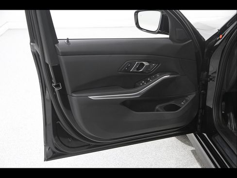 Used 2024 BMW 330i xDrive Sedan w/ Premium Package AWD/4WD image 4