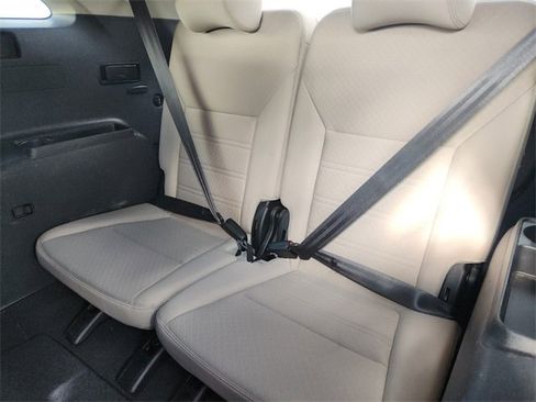 Used 2020 Kia Sorento LX image 12