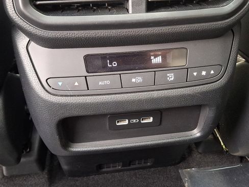 Used 2023 Honda Pilot Touring image 11