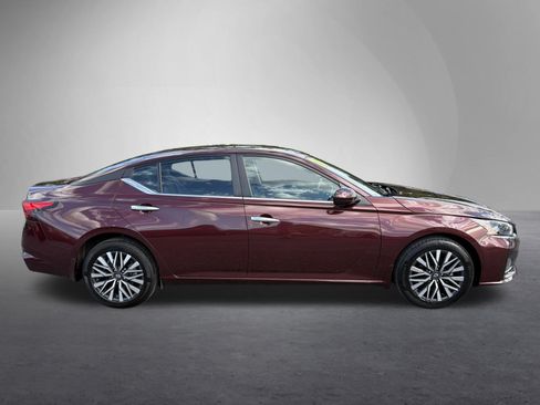 Used 2023 Nissan Altima 2.5 SV AWD/4WD image 2