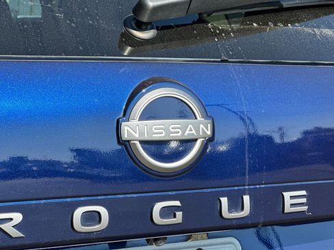 Used 2025 Nissan Rogue SV image 27