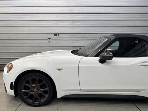Used 2017 FIAT 124 Spider Abarth RWD image 3
