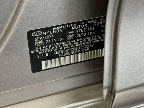 Used 2025 Genesis G70 2.5T RWD image 12