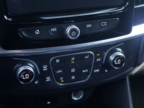 Used 2023 Chevrolet Traverse LT FWD image 31