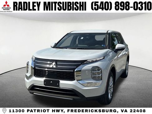 New 2026 Mitsubishi Outlander ES image 1