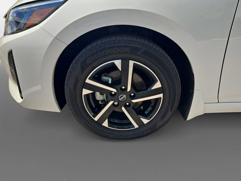 Used 2024 Nissan Sentra SV FWD image 9