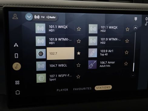 Certified 2025 Land Rover Defender 110 X-Dynamic SE AWD/4WD image 11