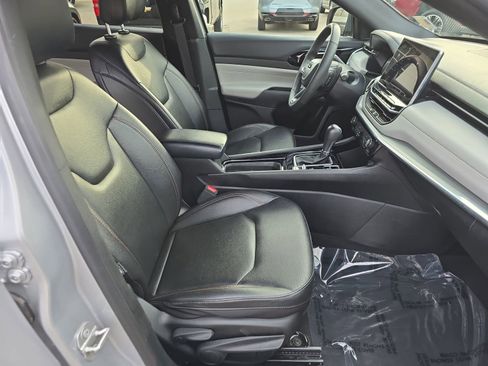 Used 2024 Jeep Compass Limited image 10