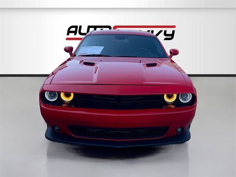 Used 2022 Dodge Challenger R/T image 2