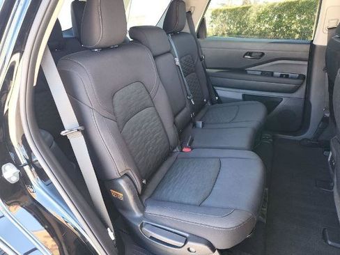 Certified 2025 Nissan Pathfinder SV image 15