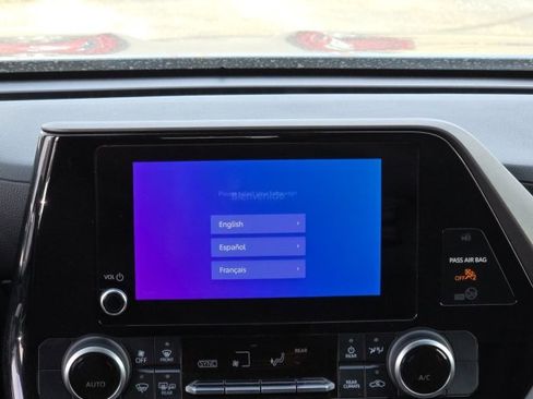 Used 2024 Toyota Highlander LE image 13