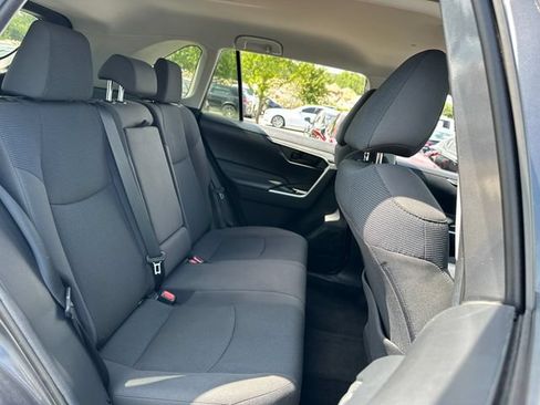 Used 2019 Toyota RAV4 LE FWD image 21