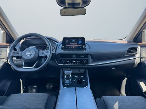 Used 2023 Nissan Rogue SV image 10