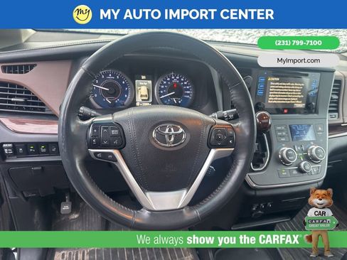 Used 2017 Toyota Sienna Limited image 9