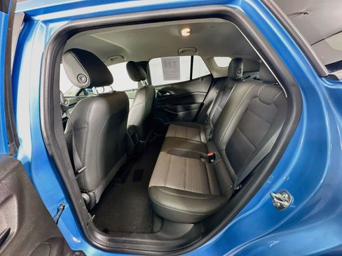 Used 2025 Chevrolet Trax LT FWD image 26