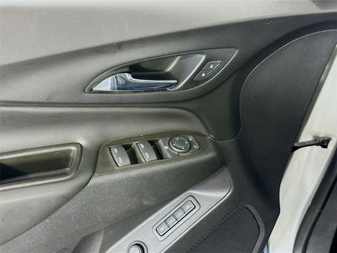 Used 2021 Chevrolet Equinox LT FWD image 12