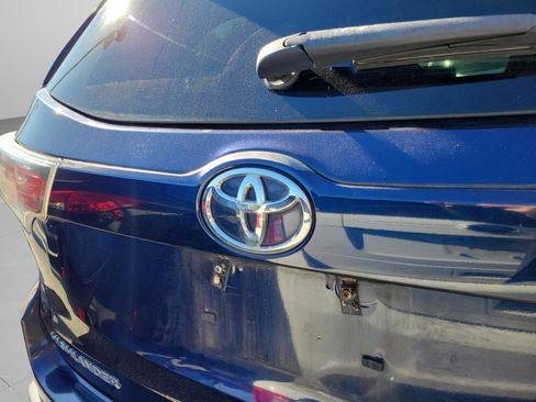 Used 2016 Toyota Highlander LE image 19