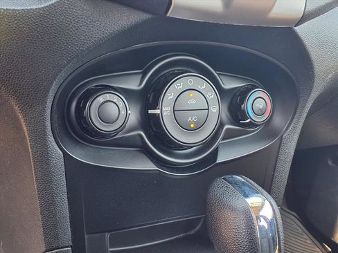 Used 2013 Ford Fiesta SE image 10