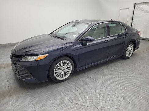 Used 2020 Toyota Camry XLE image 2