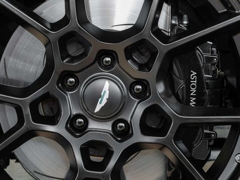 Used 2022 Aston Martin DBX AWD/4WD image 9