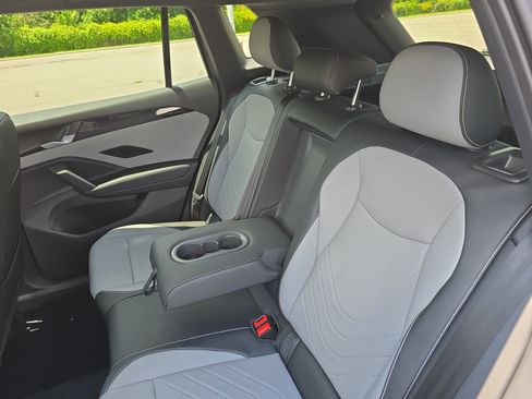 New 2025 Volkswagen Tiguan SE R-Line image 14