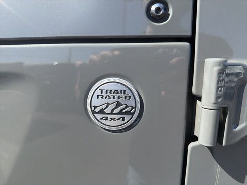 Used 2022 Jeep Gladiator Overland w/ Cold Weather Group image 45