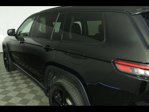 Used 2022 Jeep Grand Cherokee L Limited w/ Black Appearance Package AWD/4WD image 20