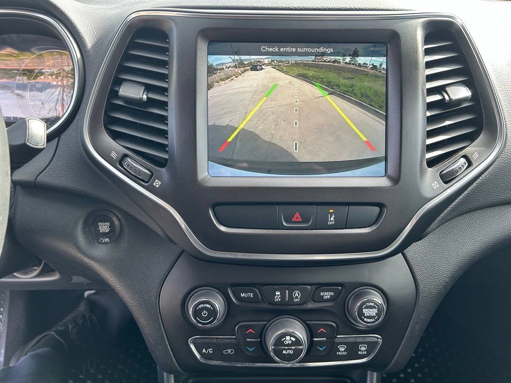 Used 2022 Jeep Cherokee Trailhawk AWD/4WD image 21