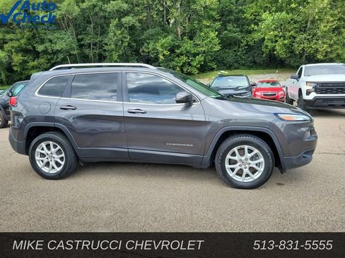 Used 2017 Jeep Cherokee Latitude w/ Cold Weather Group AWD/4WD image 6