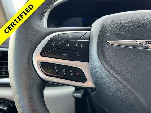 Certified 2024 Chrysler Pacifica Touring-L image 21