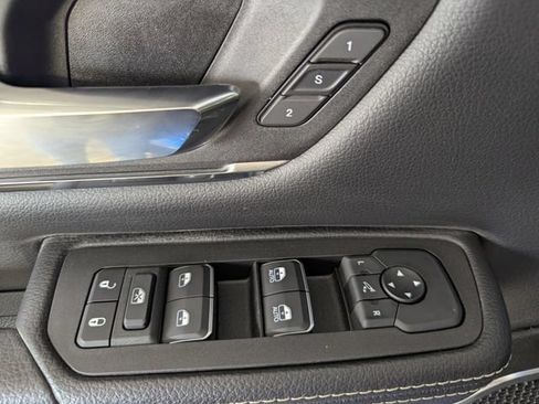 Used 2025 RAM 1500 Laramie AWD/4WD image 33