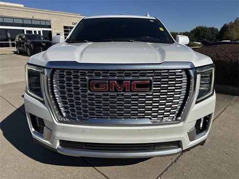 Used 2021 GMC Yukon Denali w/ Denali Premium Package image 2