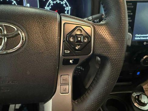 Certified 2022 Toyota 4Runner SR5 Premium w/ Moonroof Package AWD/4WD image 31