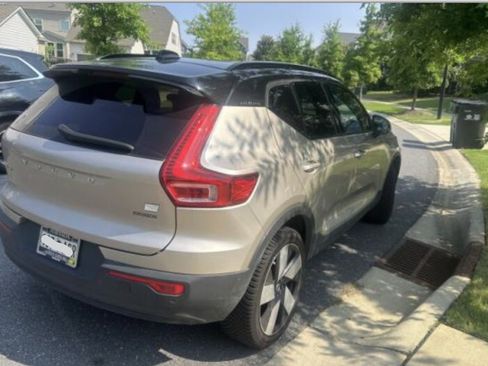 Used 2023 Volvo XC40 Recharge Ultimate w/ Protection Package Premier AWD/4WD image 9
