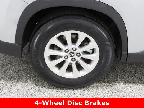 Certified 2025 Toyota Grand Highlander FWD image 6