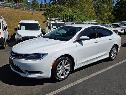 Used 2015 Chrysler 200 Limited FWD image 3