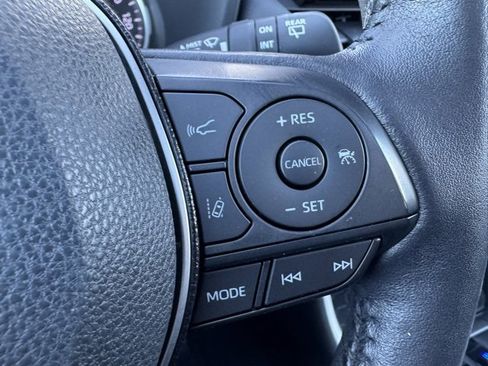 Certified 2021 Toyota RAV4 XLE Premium image 27