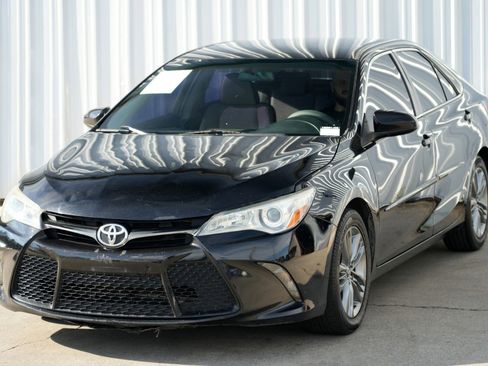 Used 2016 Toyota Camry SE image 38